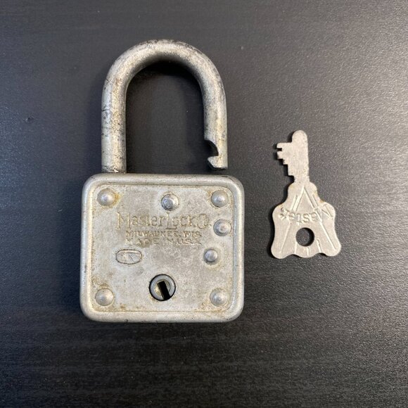 Vintage Classic #66 MASTER Lock with Key, Milwaukee Wis USA, Padlock Lock, Vinta - Picture 5 of 10